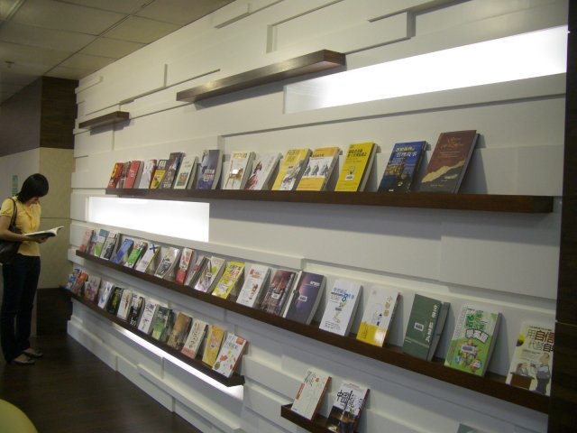 淡江小誠品01.JPG, 586 KB