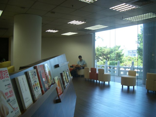 淡江小誠品04.JPG, 582 KB