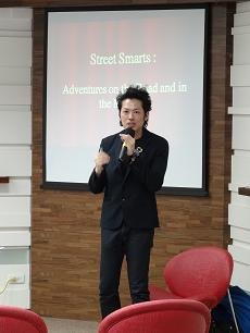 講者解釋原書名的意含 .JPG, 56 KB